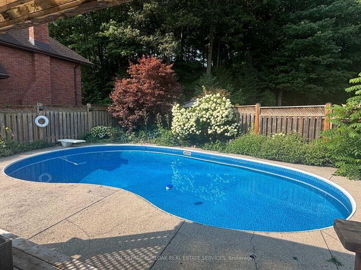 Property Photo:  4 Sunhaven Court  ON L8G 4G7 