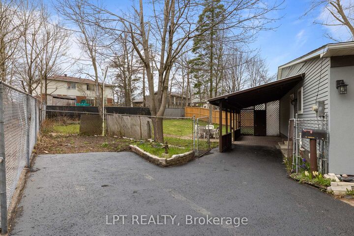 Property Photo: 55H Chaucer Crescent ON L4N 4T8