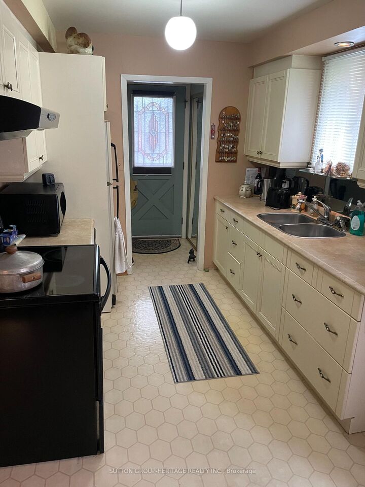 Property Photo: 82 Claymore Crescent ON L1G 6G2
