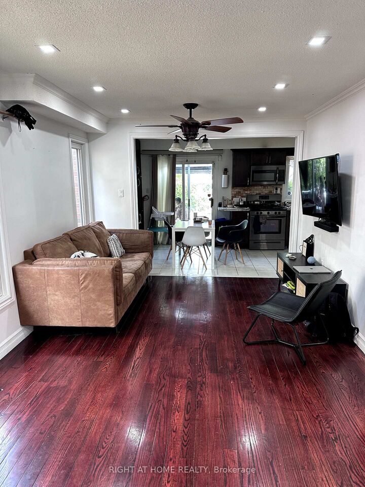 Property Photo:  4 Sunshade Place  ON L6Z 2B8 