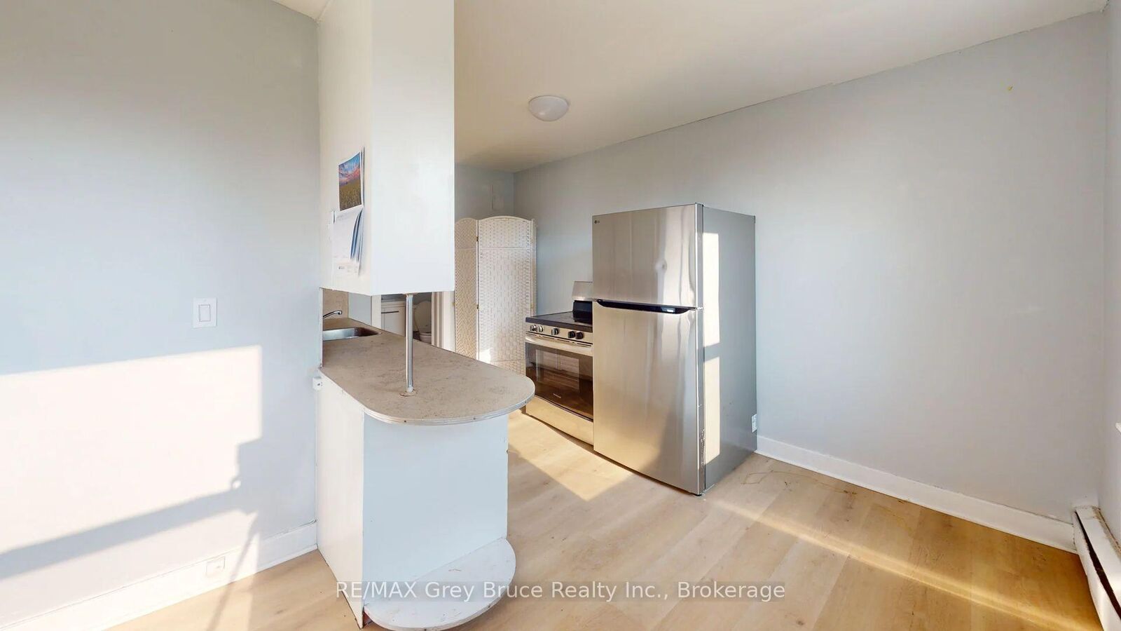 Property Photo:  844 2nd Avenue E 4  ON N4K 2H3 