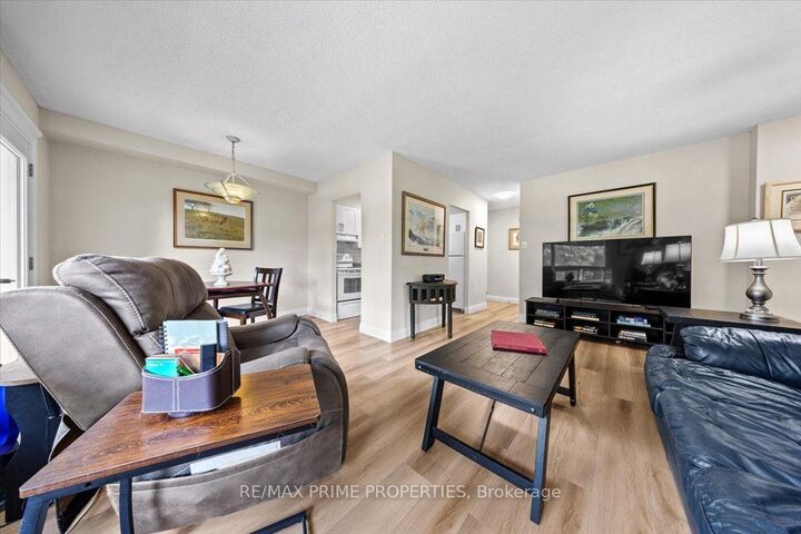 Property Photo: 158 McArthur Avenue 209 ON K1L 7E7