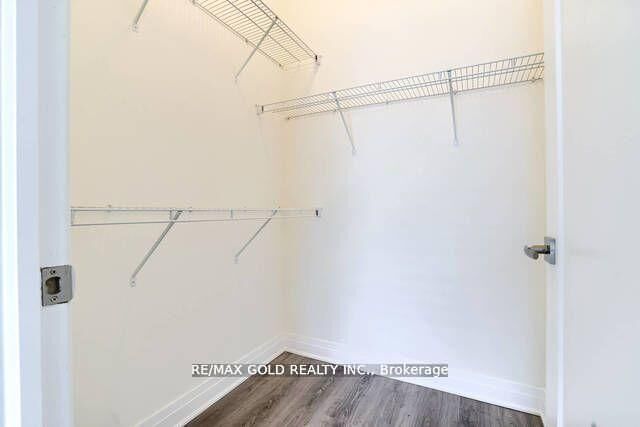 Property Photo: 128 Grovewood Common 607 ON L6H 0X3