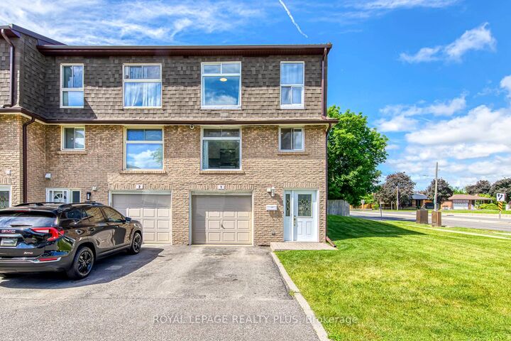 640 Rathburn Road E 1 — photo 1