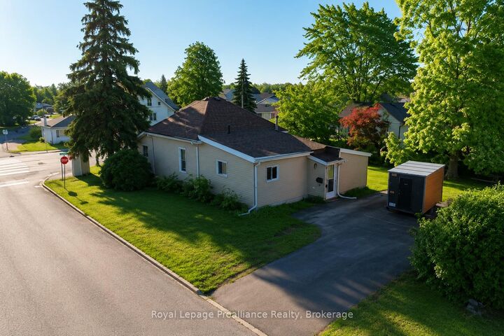 Property Photo:  252 Sidney Street  ON K8V 2T4 