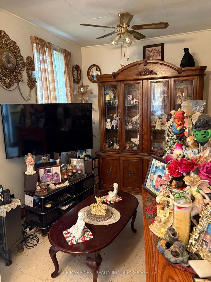 Property Photo:  226 Danis Avenue  ON K6H 5E7 