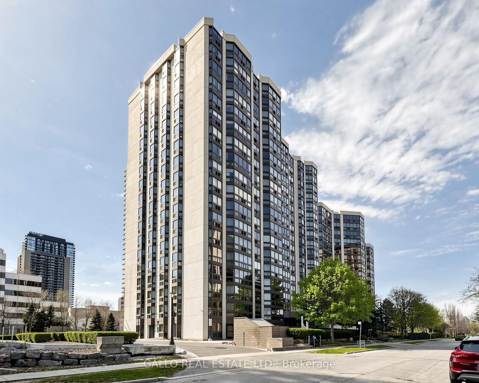 Property Photo:  10 Kenneth Avenue 203  ON M2N 6K6 