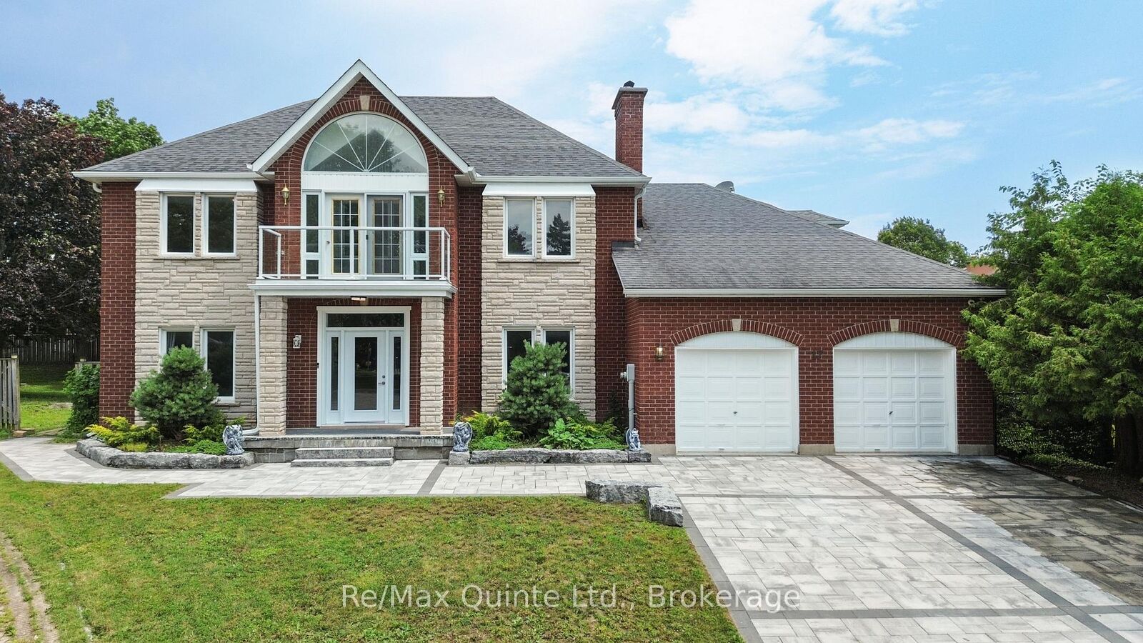 Property Photo:  17 Applewood Court  ON K8V 6J3 