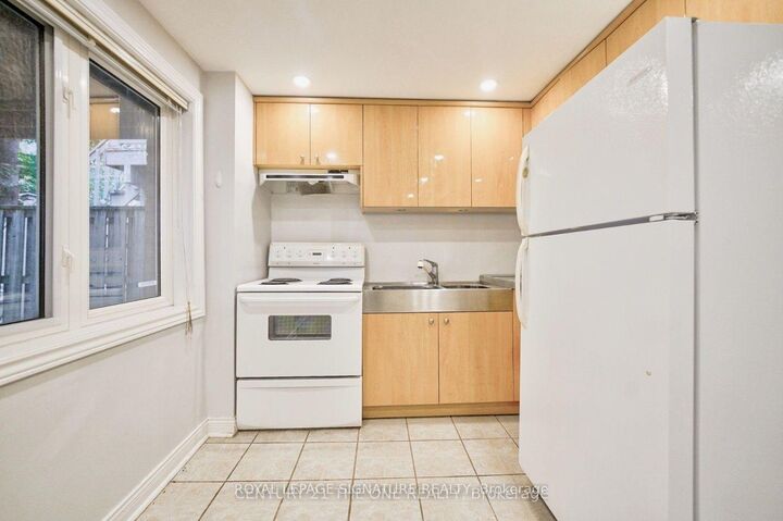 Property Photo:  76 Highhill Drive  ON M1T 1N7 