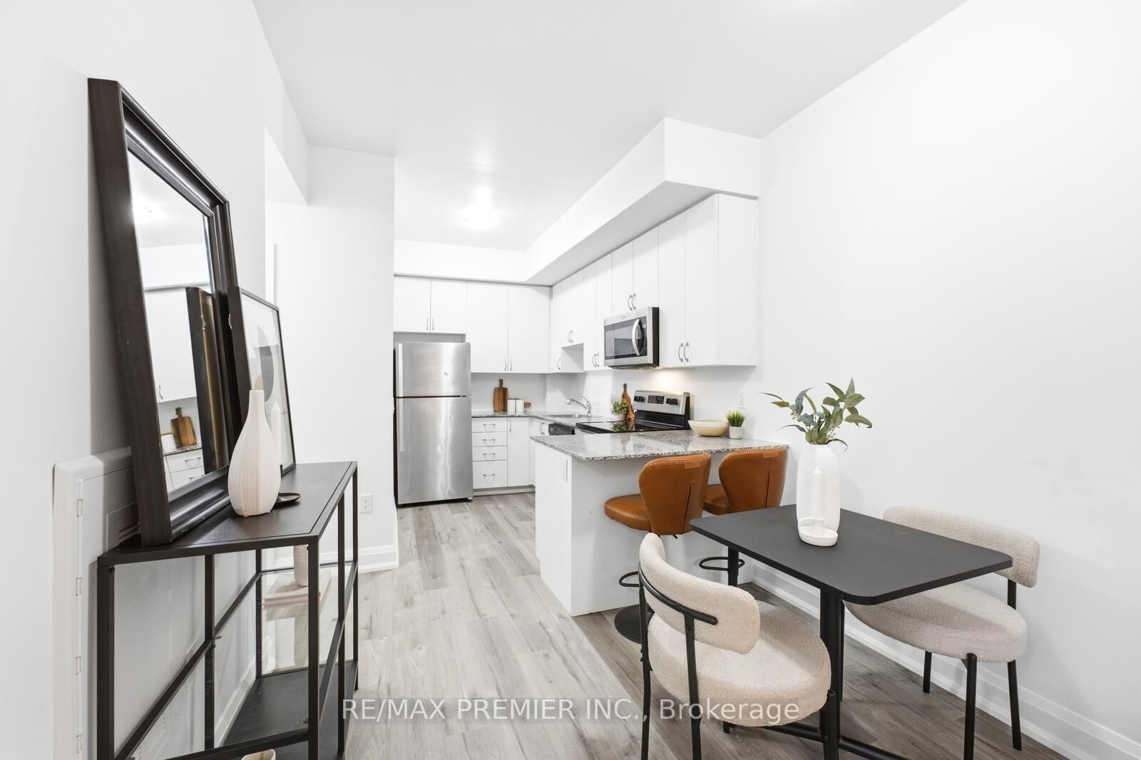 Property Photo: 5279 Highway 7 Road B1401 ON L4L 0J1