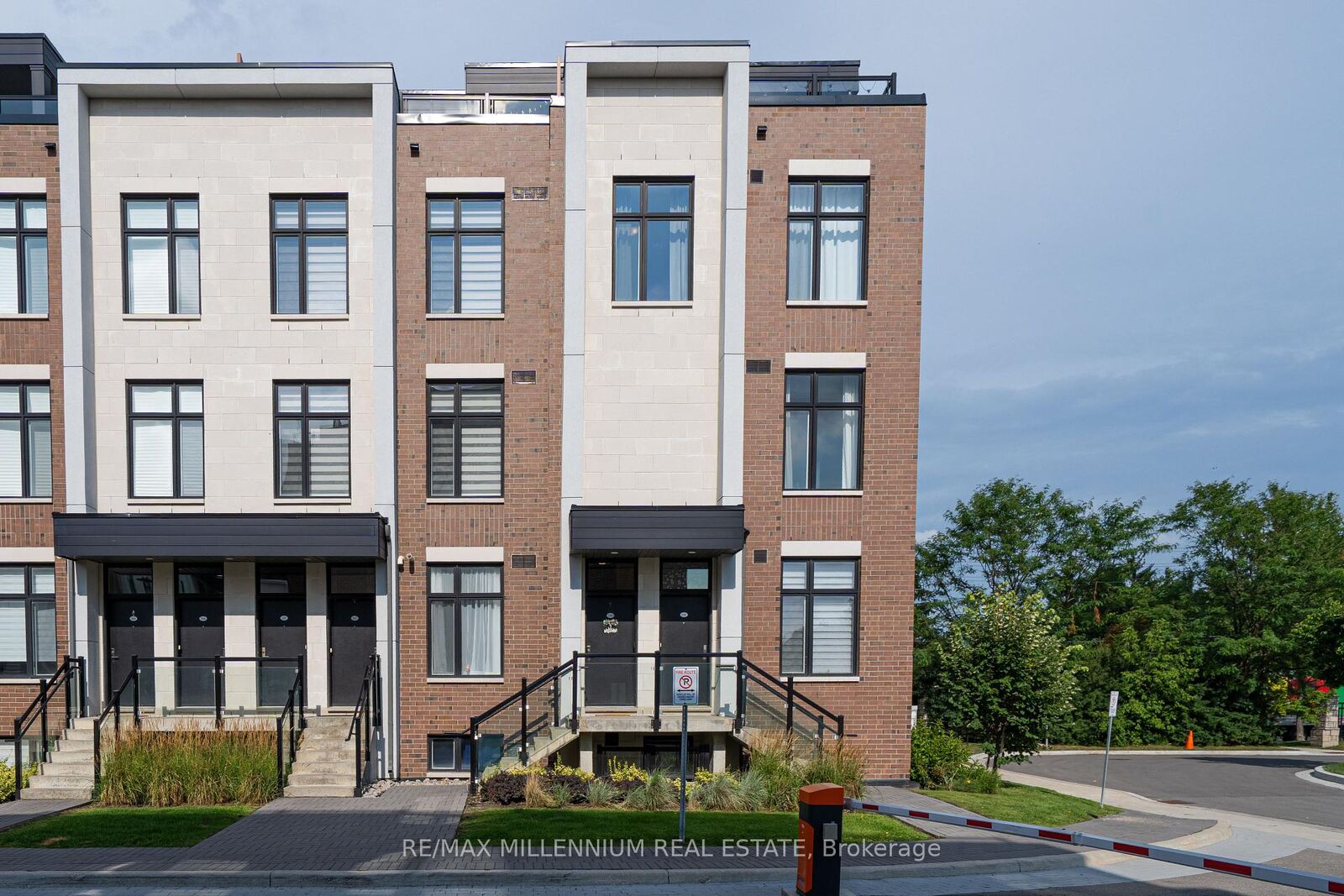 Property Photo: 9560 Islington Avenue U208 ON L4H 4Z5