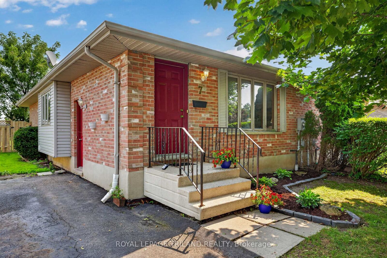 Property Photo: 7 Fanjoy Drive ON N5R 6B2