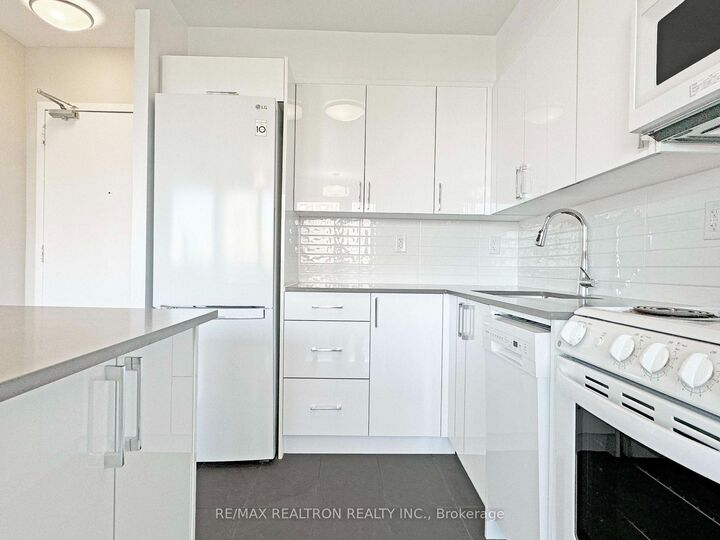 Property Photo:  666 Spadina Avenue 1408  ON M5S 2H8 
