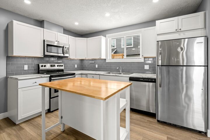 Property Photo: 3303 Seventh St BC V0R 1S0