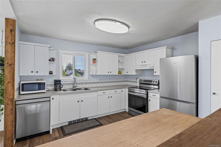 Property Photo: 16 Jenkins Pl BC V9P 1G4