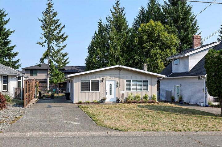 Property Photo: 2598 Willard Ave BC V0R 1S0