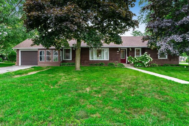 35 Grace Avenue — photo 1