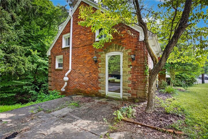 Property Photo:  290 Sewickley Oakmont Rd  PA 15237 