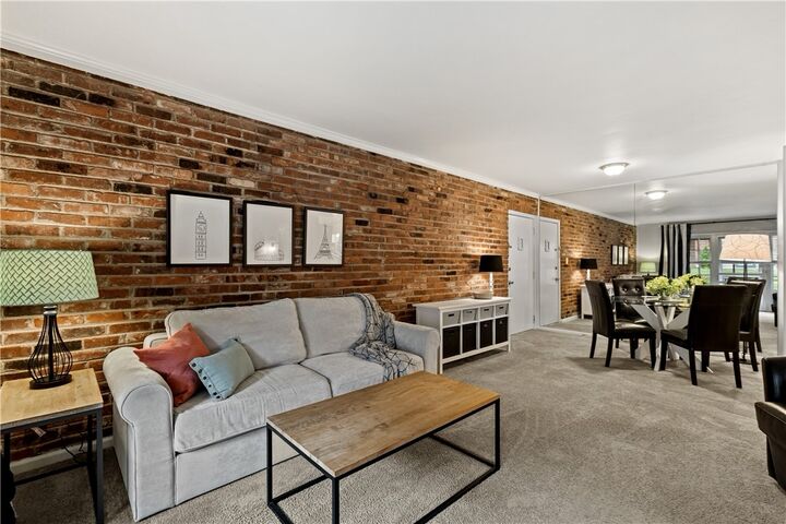 Property Photo: 980 Chatham Park Dr F PA 15216