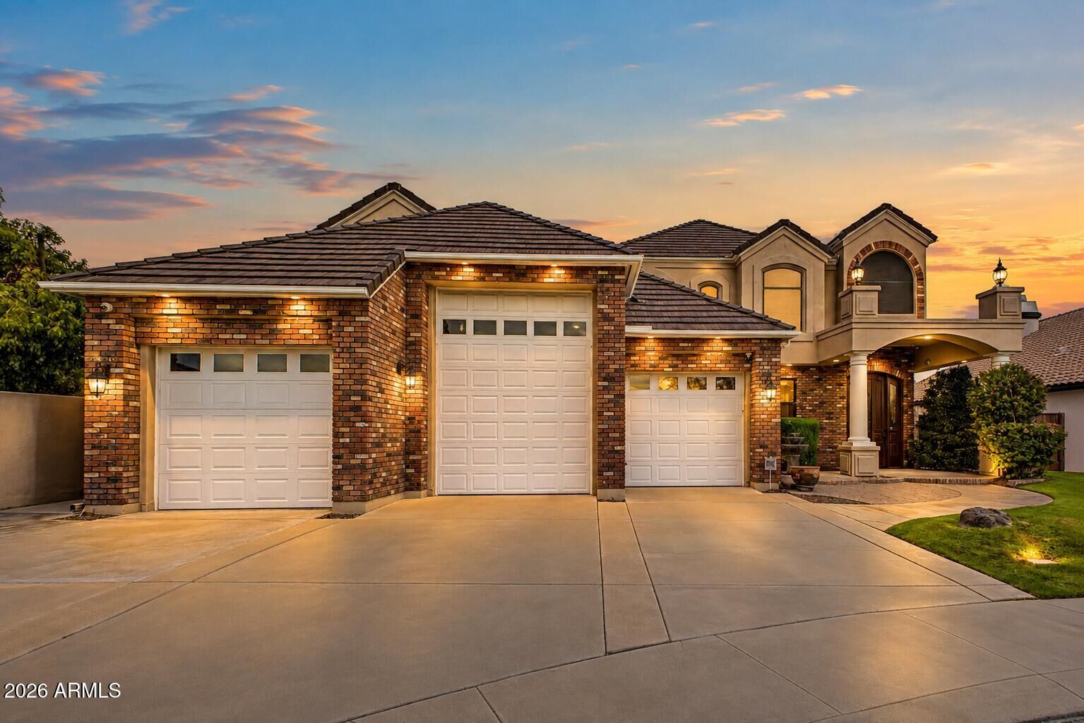 Property Photo: 1748 E Queen Palm Drive AZ 85234