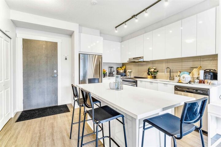 Property Photo: 31158 Westridge Place 305 BC V2T 0K5