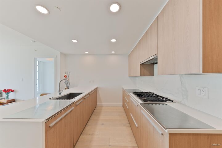 Property Photo: 2780 Valley Centre Avenue 504 BC V7J 0C4