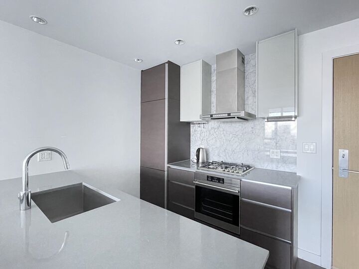 Property Photo:  4670 Assembly Way 4005  BC V5H 0H3 