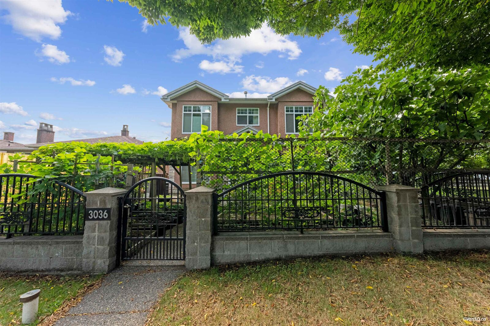 Property Photo: 3036 E 1st Avenue BC V5M 1B4