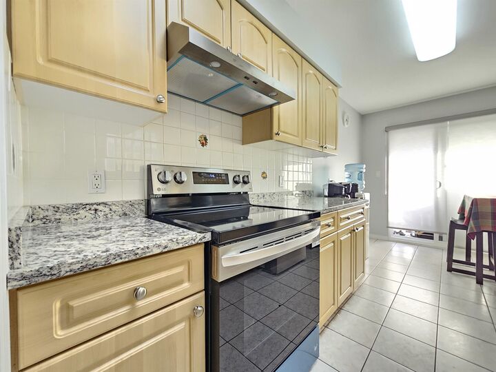 Property Photo: 5521 Dundee Street BC V5R 3T8