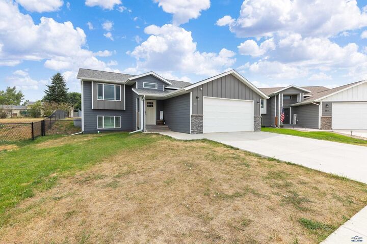 Property Photo: 571 Quinton Ln SD 57719