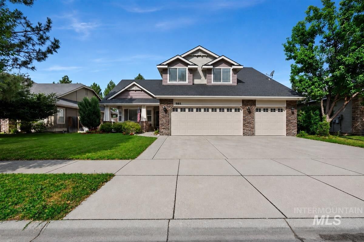 Property Photo: 985 N Shadowridge Ave ID 83616