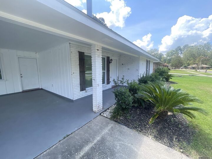 Property Photo: 5202 Bangor Dr LA 70814
