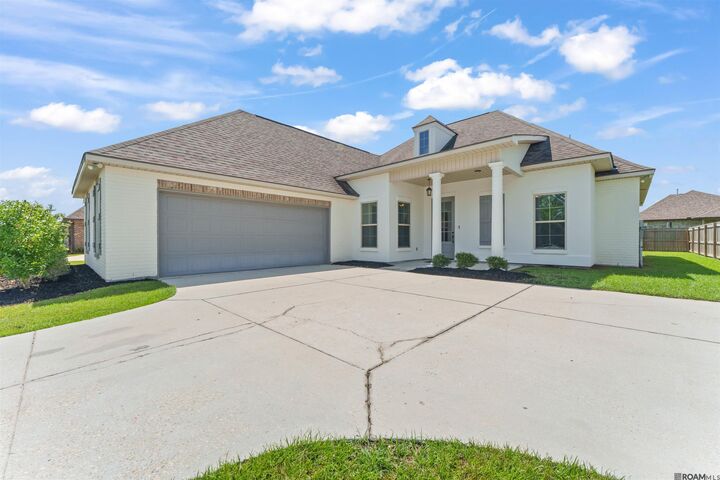 Property Photo:  837 Lakehaven Dr  LA 70737 