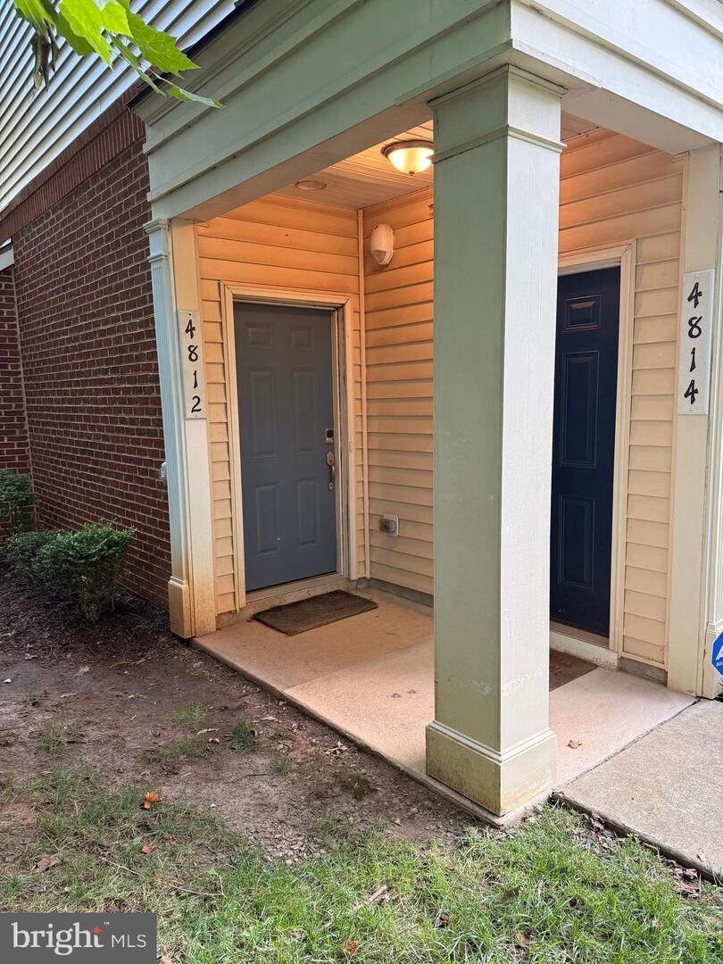 Property Photo:  4812 Dane Ridge Circle  VA 22193 