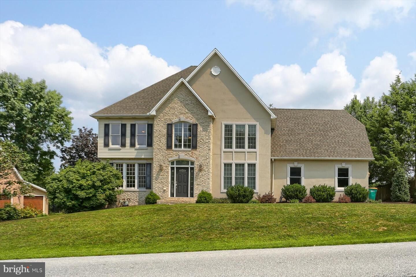 Property Photo:  32 Sunfire Avenue  PA 17011 