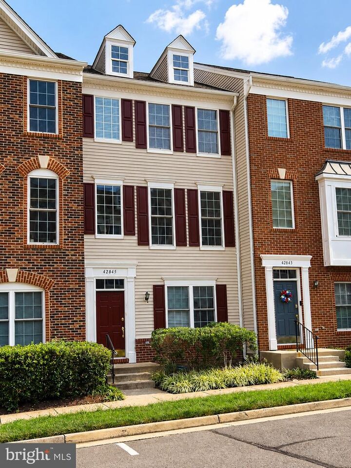 Property Photo:  42845 Sykes Ter  VA 20152 