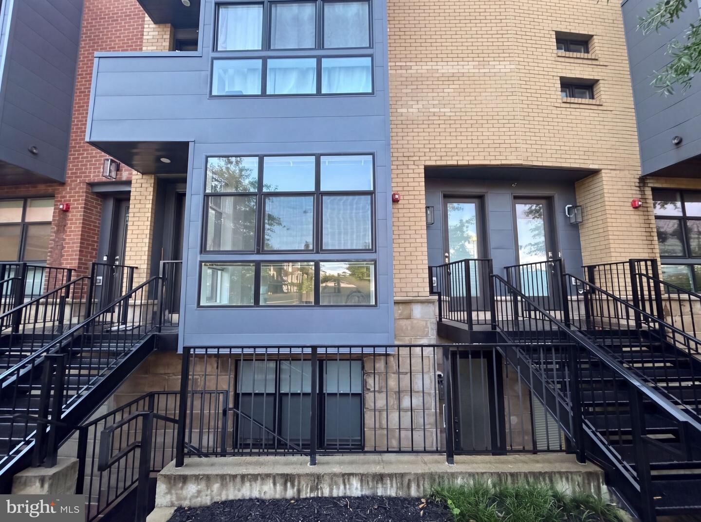 Property Photo: 1108 S Highland Street 2 VA 22204