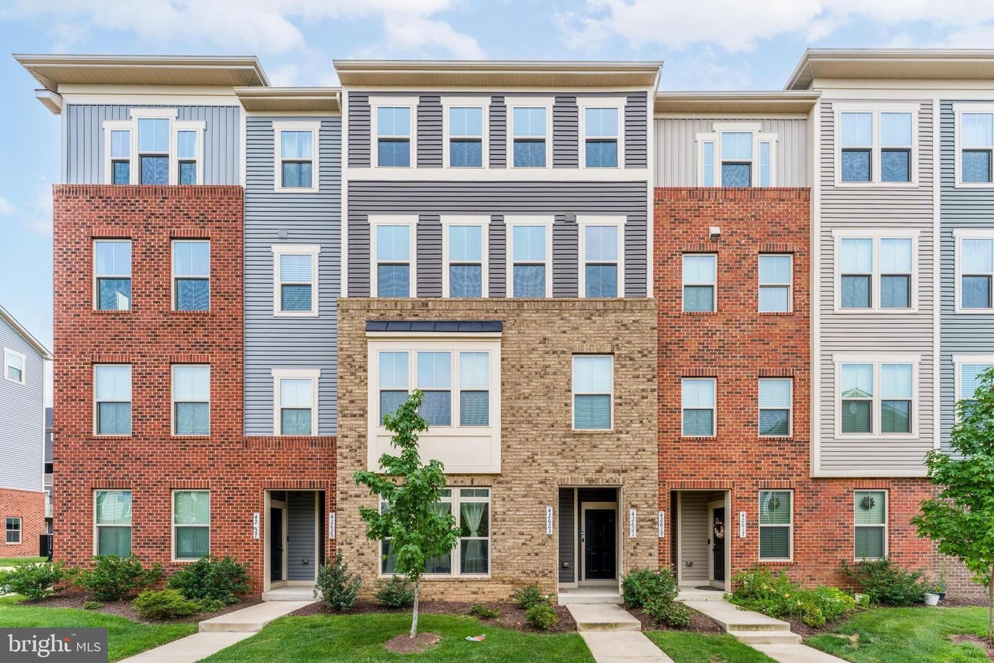 Property Photo:  42621 Burbank Terrace  VA 20166 