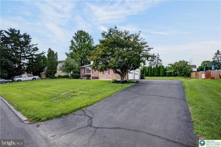 Property Photo:  1160 Brentwood Avenue  PA 18017 