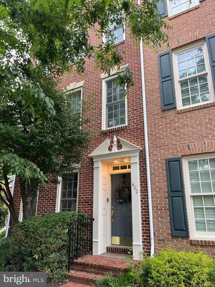 Property Photo: 400 S Payne Street S VA 22314