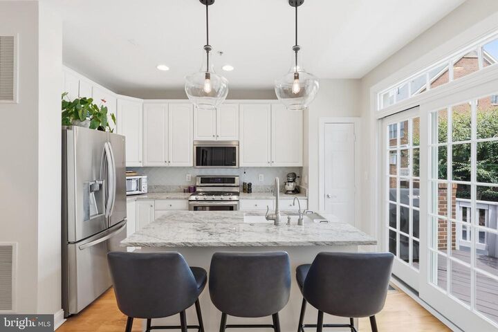 Property Photo:  400 S Payne Street S  VA 22314 
