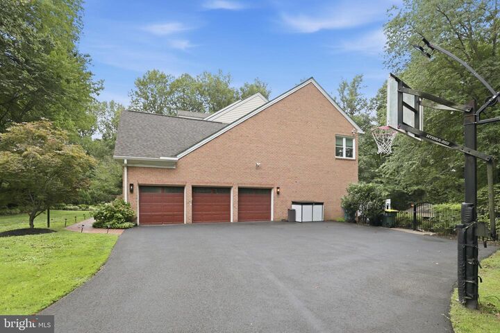 Property Photo:  10301 Forest Maple Road  VA 22182 
