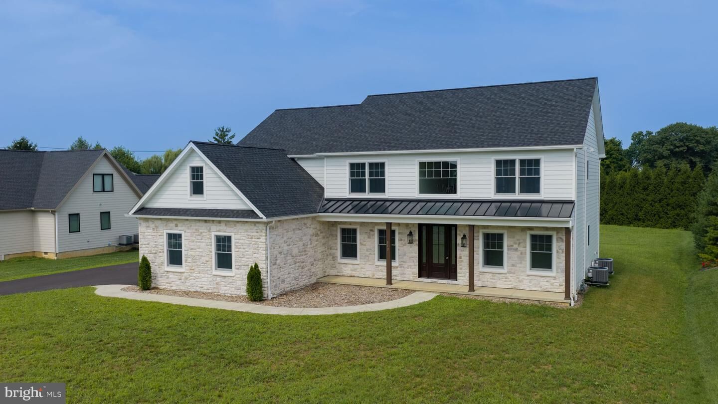 Property Photo: 513 Cheltenham Court PA 17543