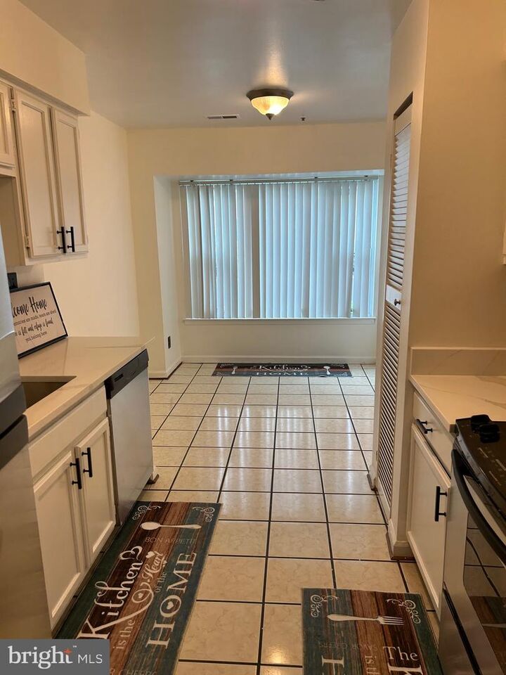 Property Photo:  