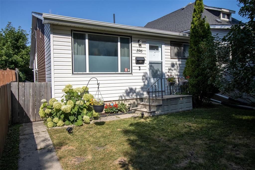 Property Photo:  396 Roseberry Street  MB R3J 1T5 