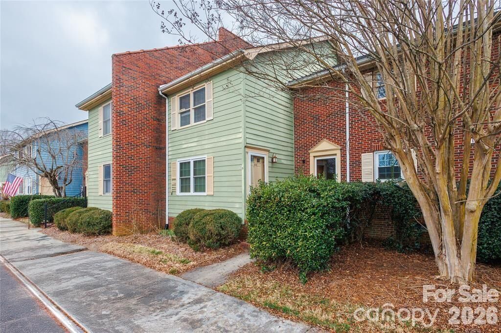 Property Photo: 1300 Larchmont Place 810 NC 28144