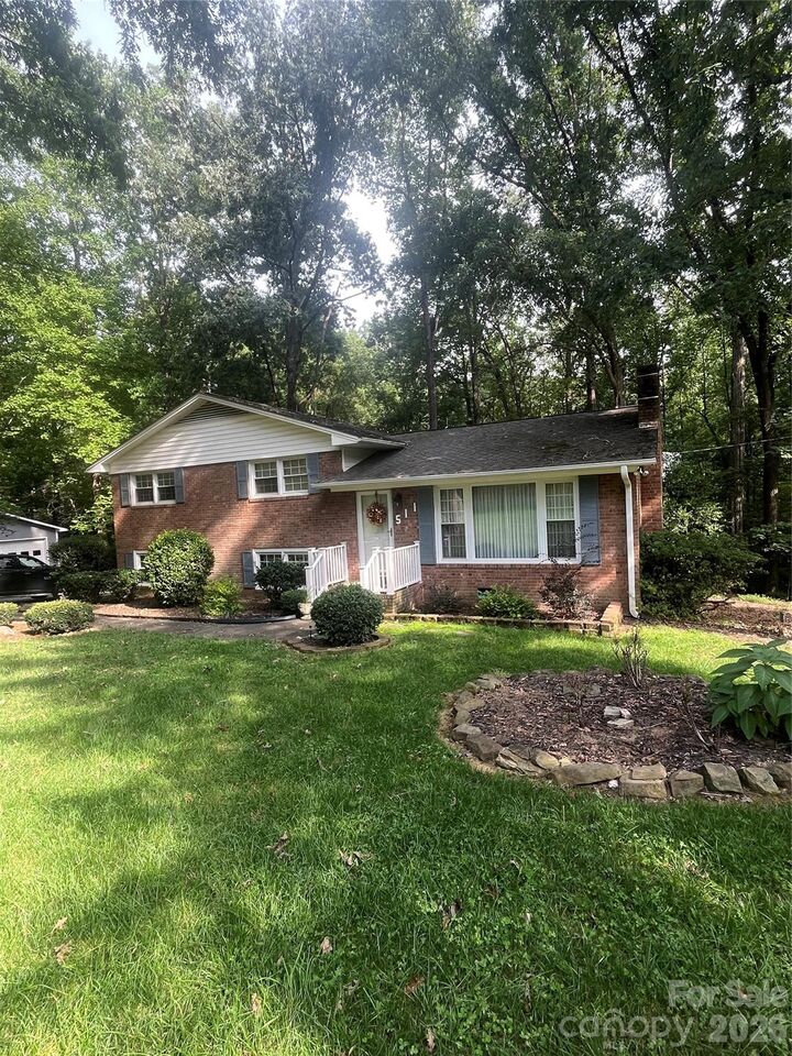 Property Photo:  511 Crestview Drive  NC 28001 