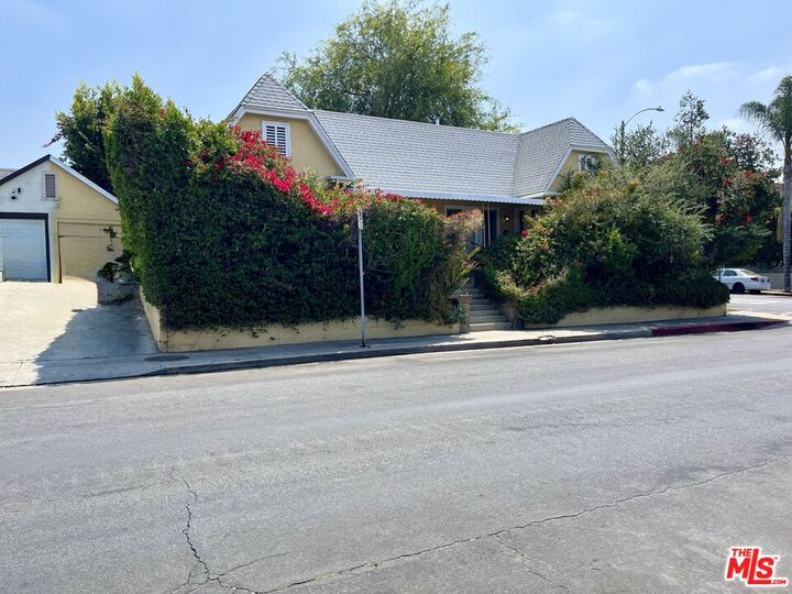 Property Photo: 500 N Kingsley Dr CA 90004
