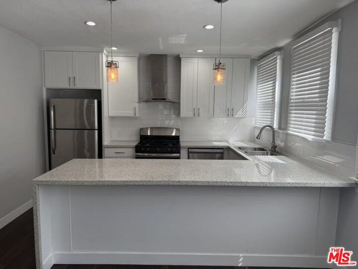 Property Photo: 1750 N La Brea Ave CA 90046