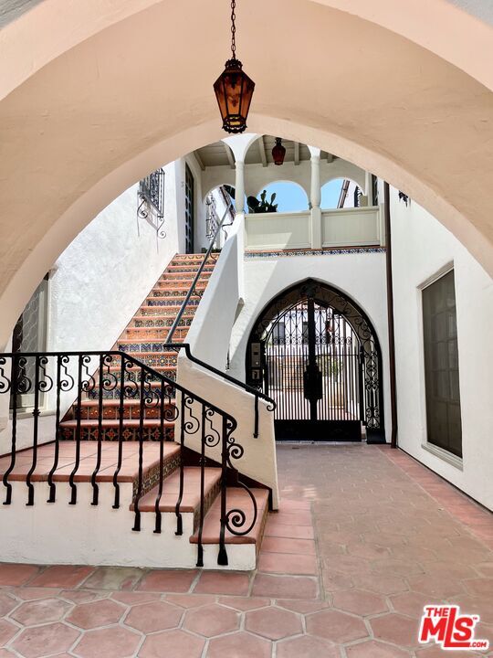 Property Photo:  1330 N Harper Ave, Unit 108  CA 90046 